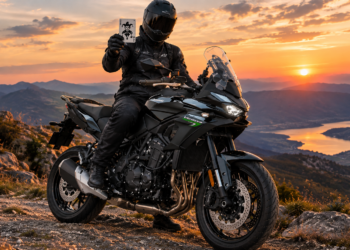 Recensione Kawasaki Versys 900 2027: La logica del Biker o la provocazione del Joker?